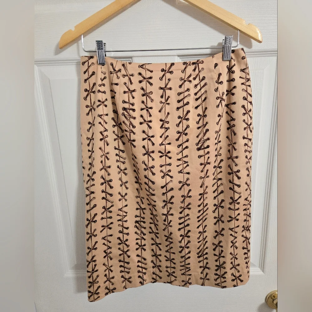 Doncaster Elegant Tan Skirt with Black Pattern Size 8